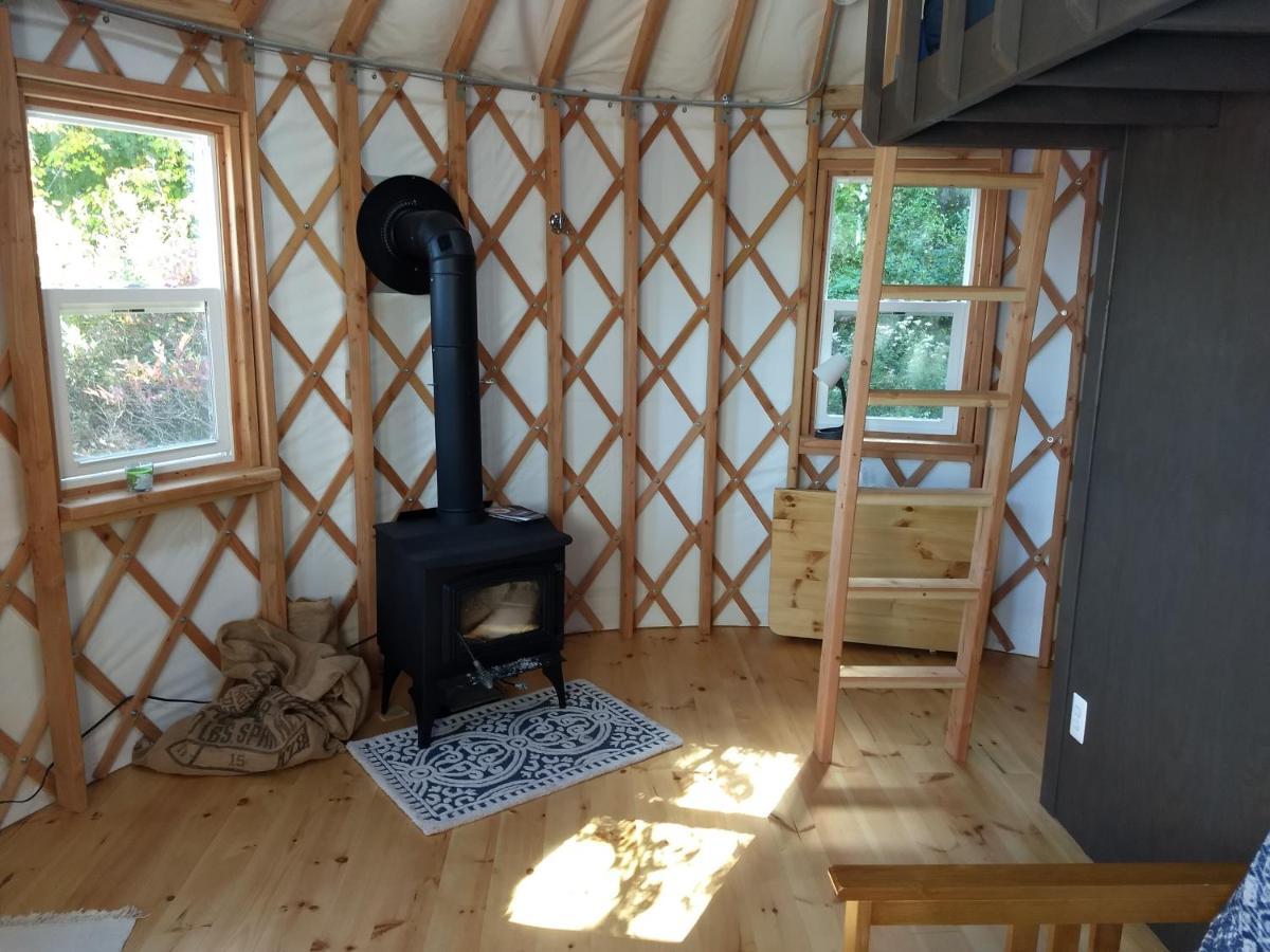 ホテル Livingston Manor Yurt Parksville エクステリア 写真