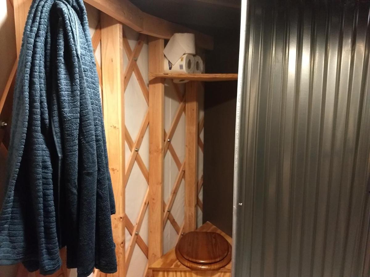 ホテル Livingston Manor Yurt Parksville エクステリア 写真